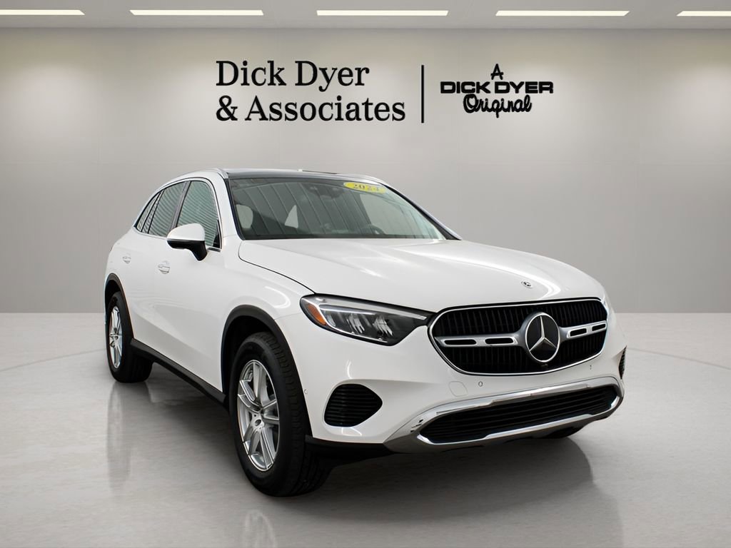 Used 2024 Mercedes-Benz GLC 300 4MATIC image 9