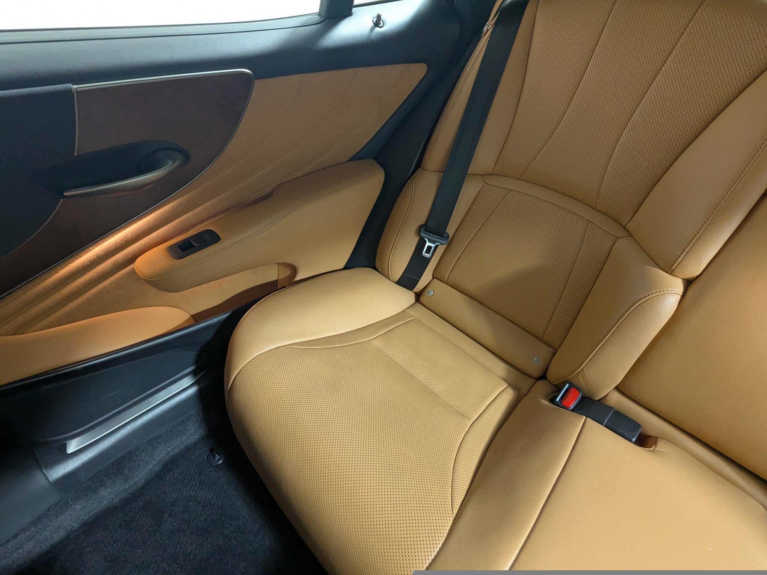 Used 2021 Lexus LS 500 w/ Accessory Package (Z2) RWD image 16