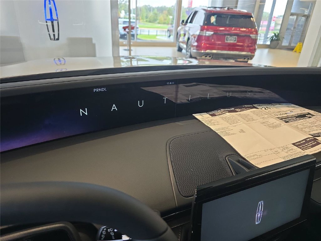 New 2026 Lincoln Nautilus Premier AWD/4WD image 19