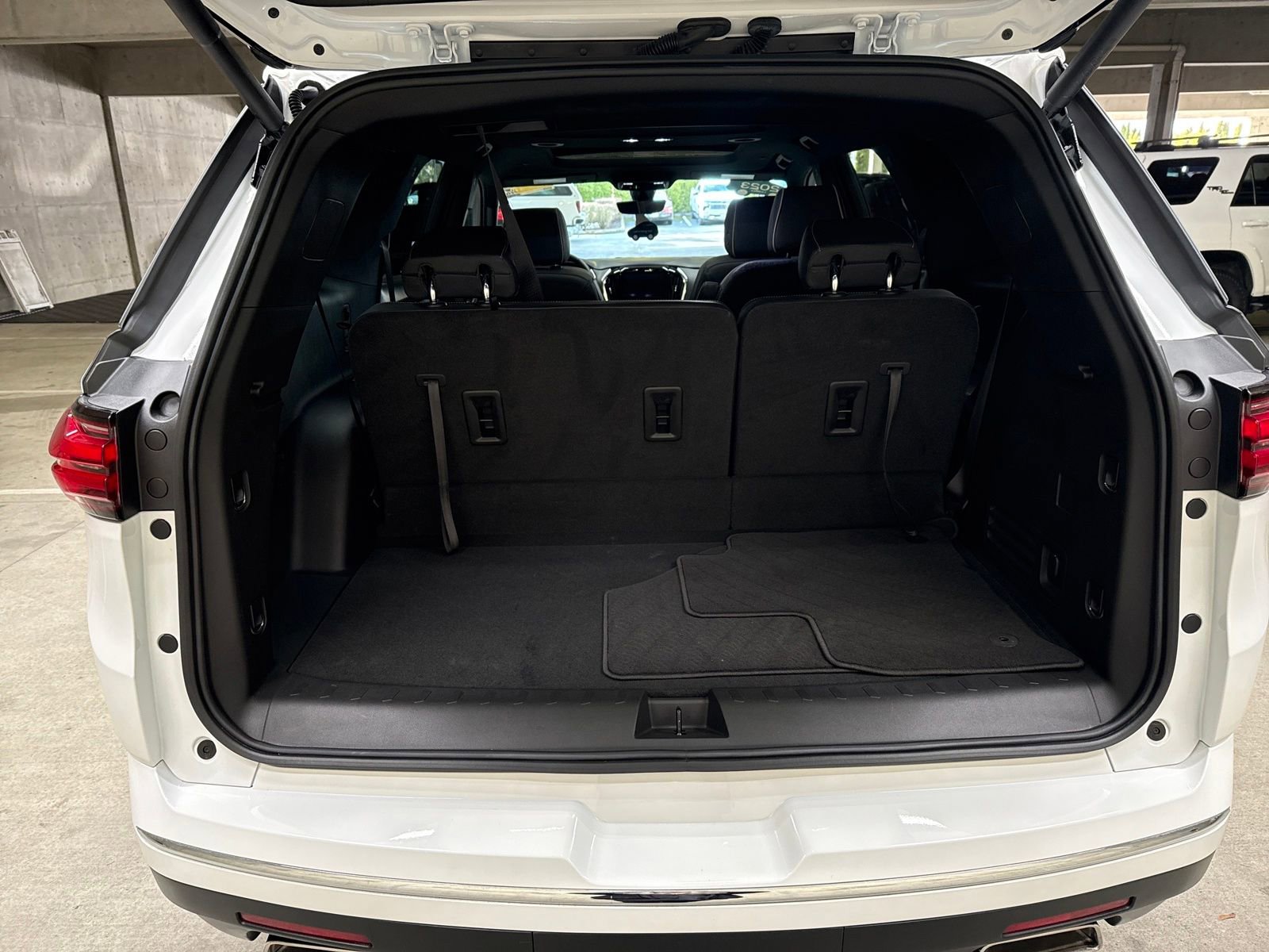 Used 2023 Chevrolet Traverse Premier image 24