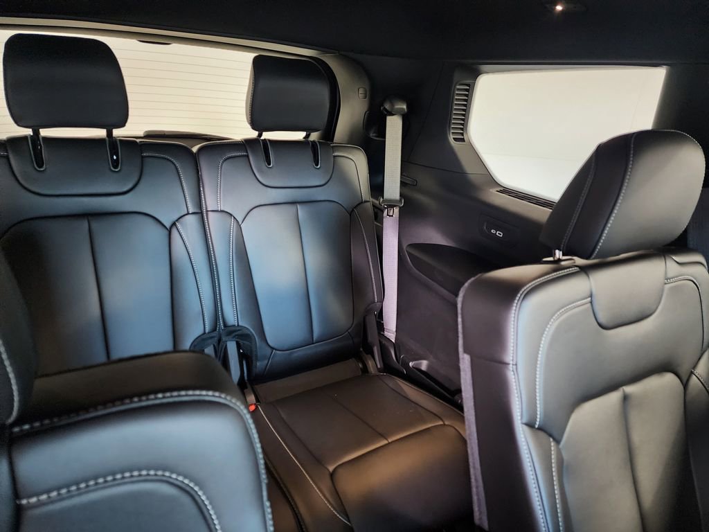 Certified 2025 Jeep Grand Cherokee L Limited w/ Black Appearance Package AWD/4WD image 17