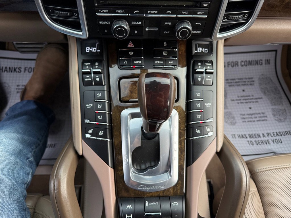 Used 2013 Porsche Cayenne Turbo w/ Premium Pkg Plus image 44