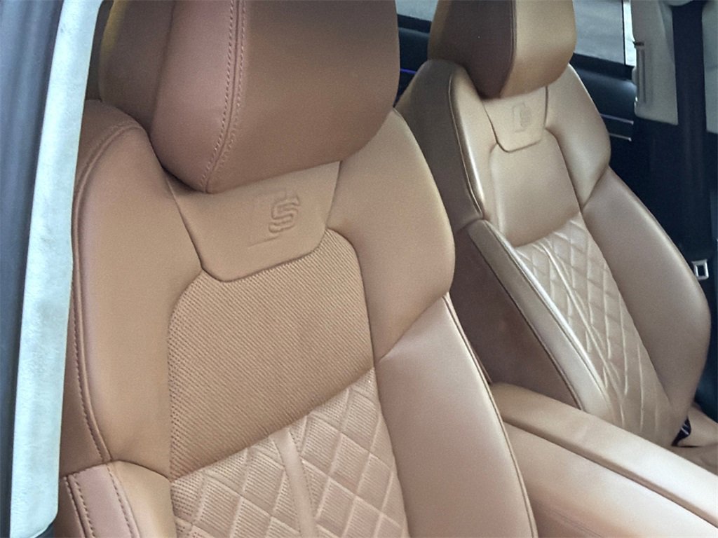 Used 2020 Audi S8 L image 11