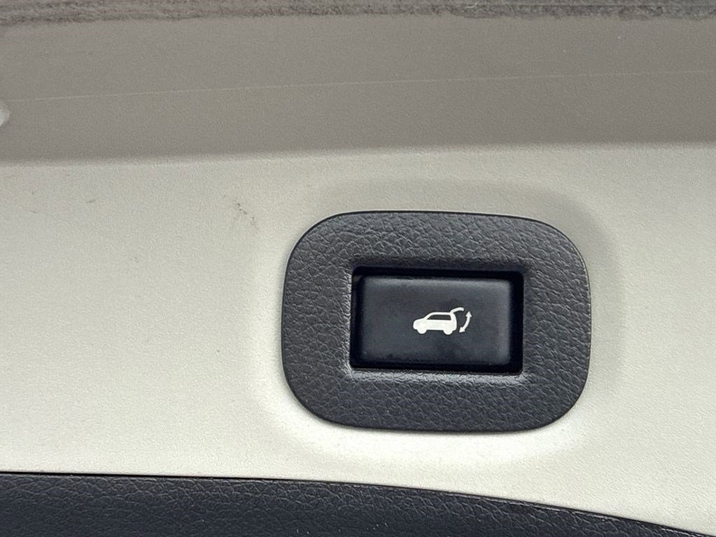 Used 2016 Nissan Rogue SL w/ SL Premium Package image 17