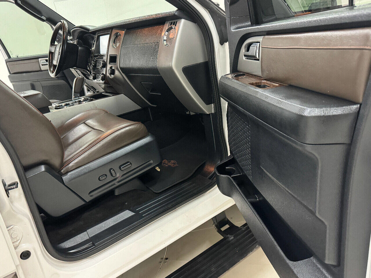 Used 2015 Ford Expedition King Ranch RWD image 39