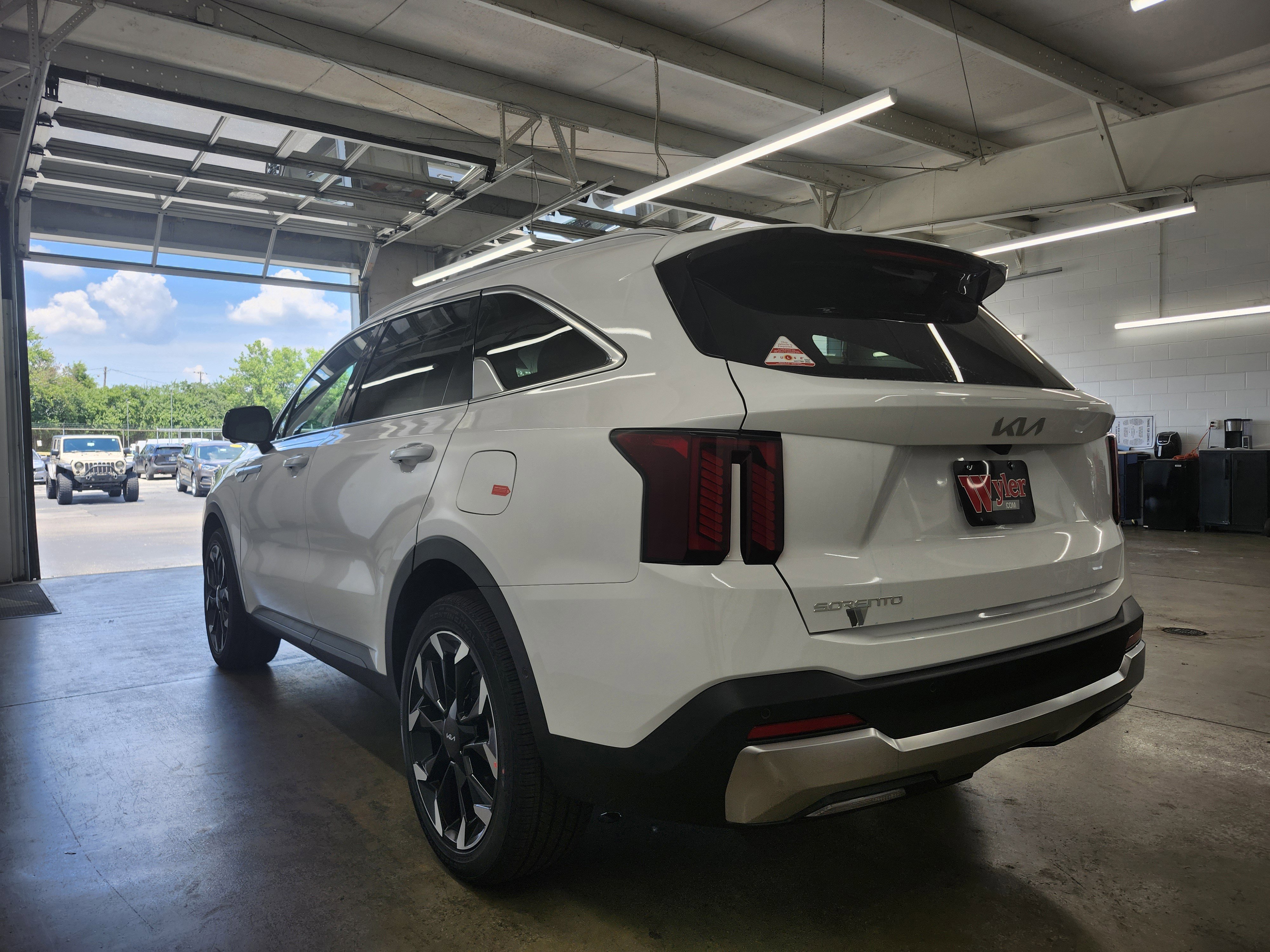 New 2025 Kia Sorento SX FWD image 5
