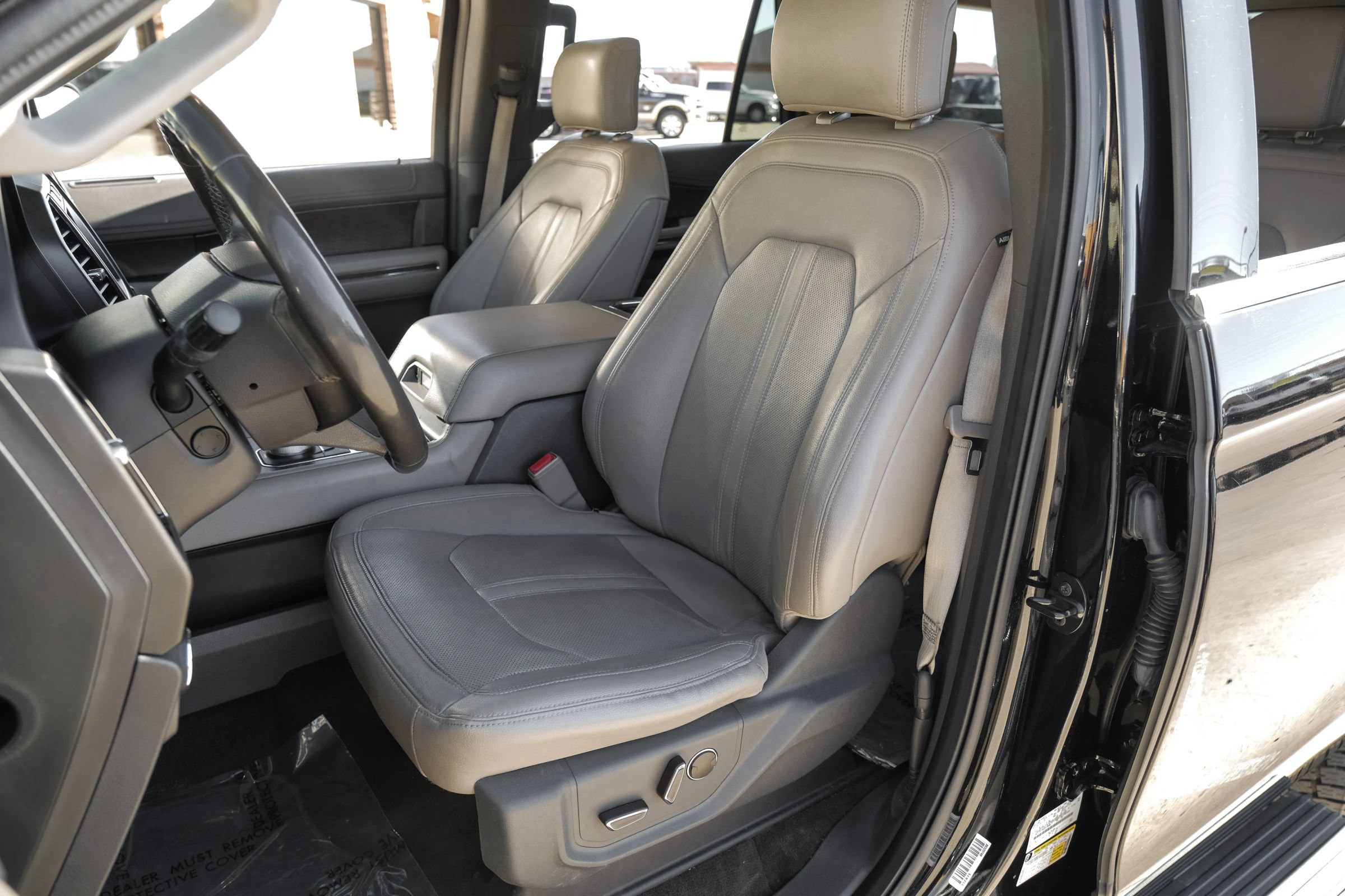 Used 2019 Ford Expedition Limited w/ Special Edition Package RWD image 4