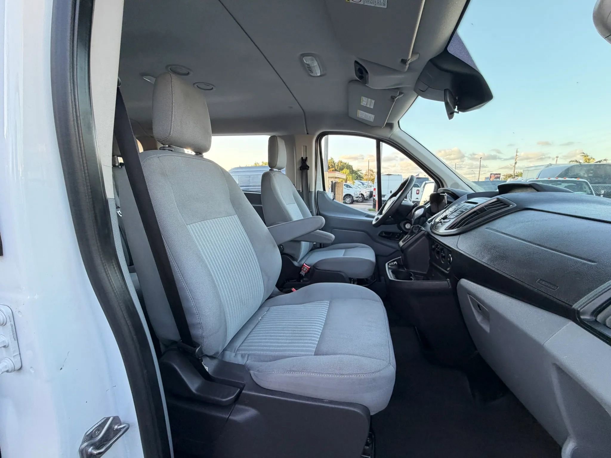 Used 2019 Ford Transit 350 XLT image 21