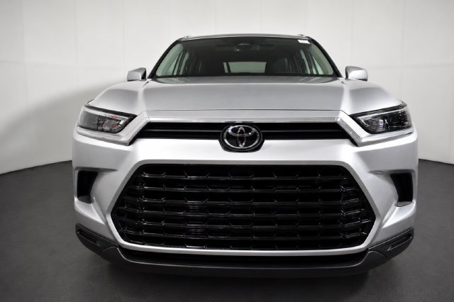 Used 2025 Toyota Grand Highlander FWD image 2