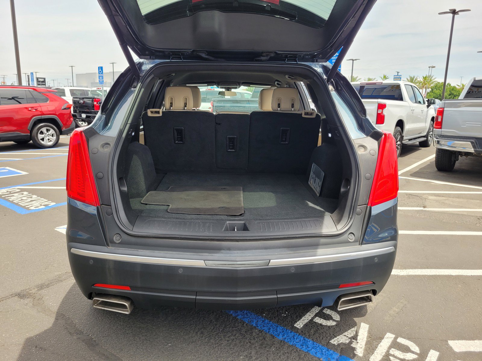 Used 2019 Cadillac XT5 FWD image 27