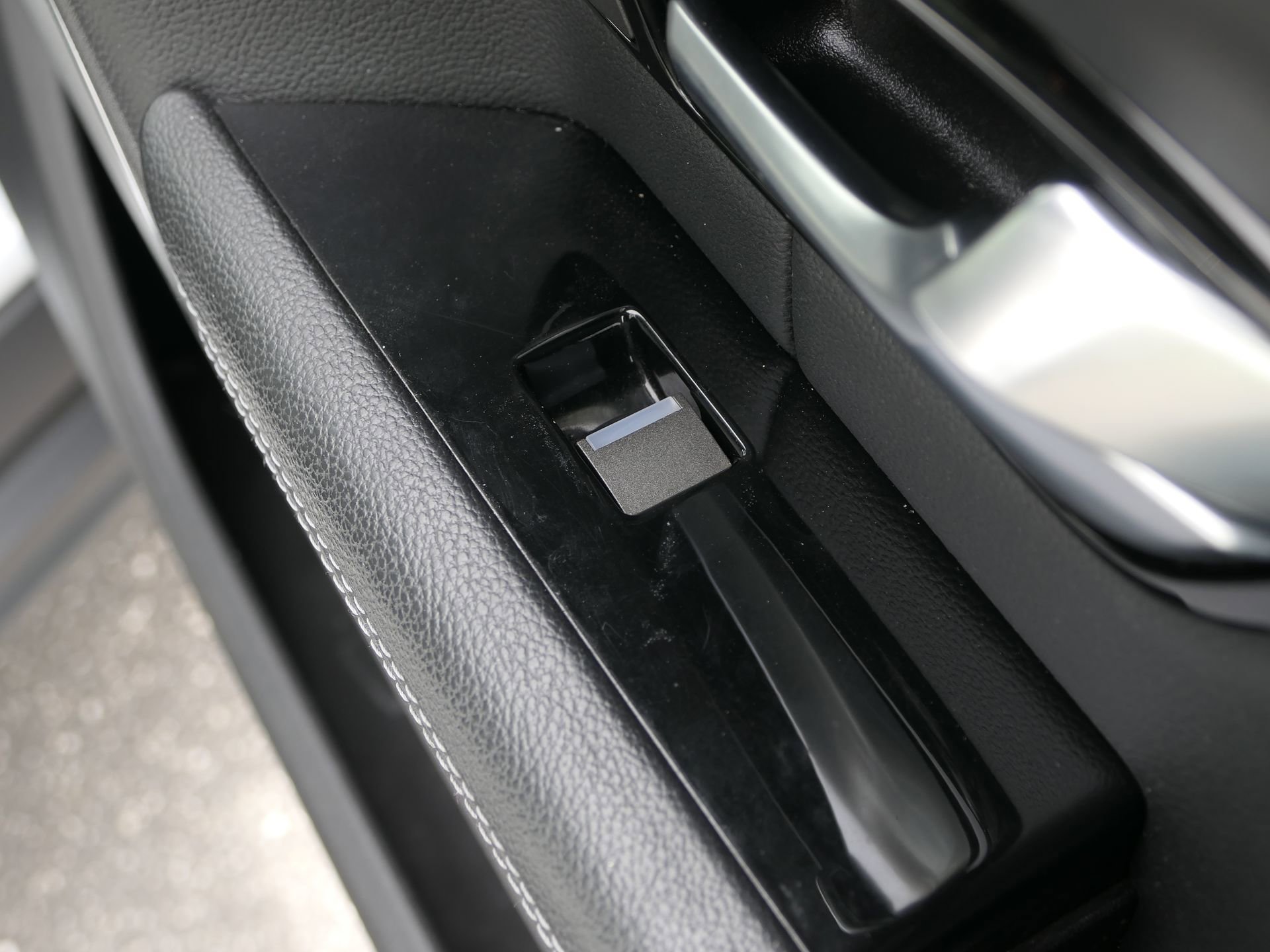 Used 2018 Land Rover Range Rover Evoque Landmark Edition image 25