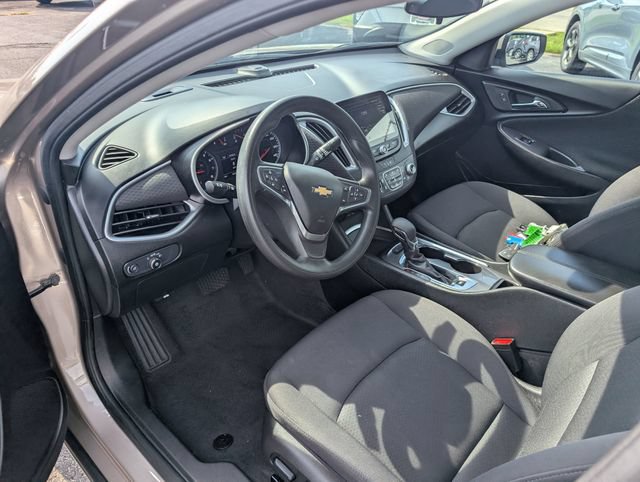 Used 2025 Chevrolet Malibu LT FWD image 13
