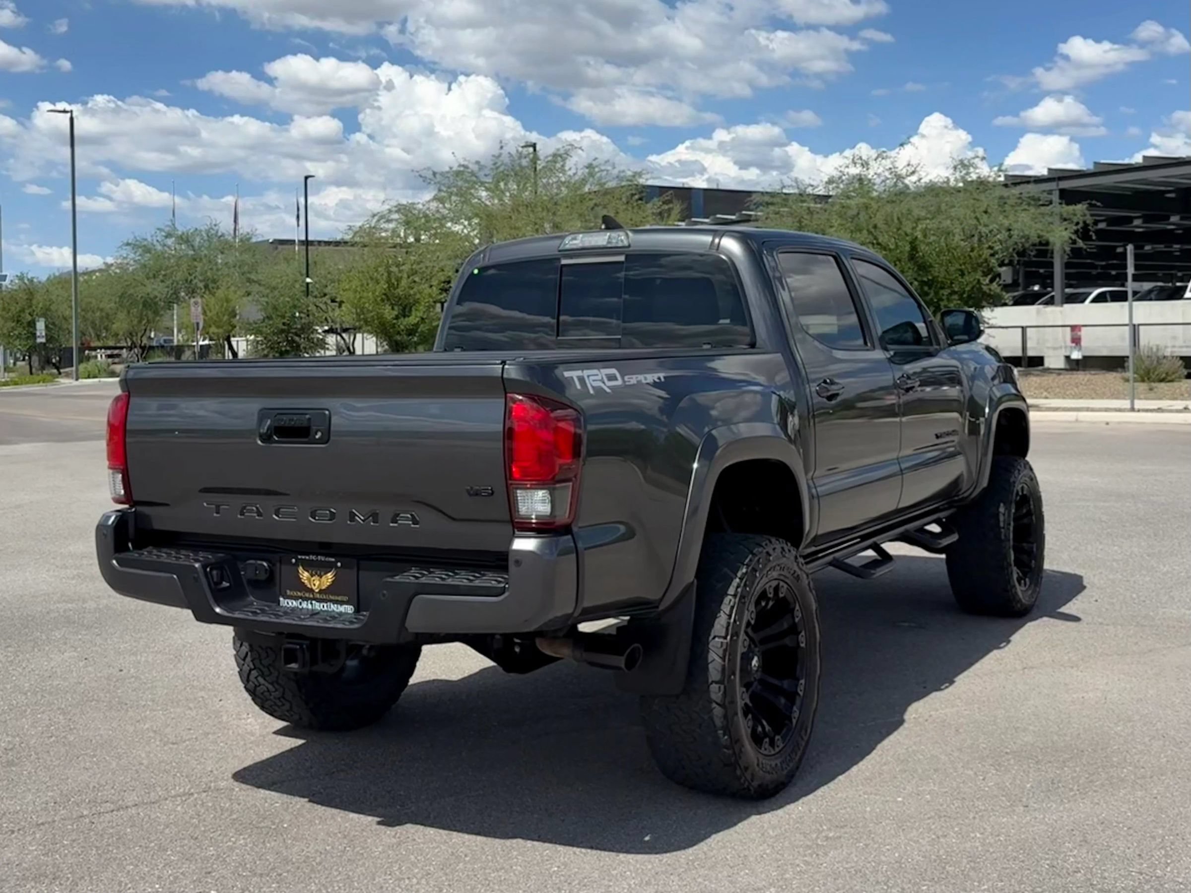 Used 2019 Toyota Tacoma TRD Sport w/ Technology Package RWD image 4