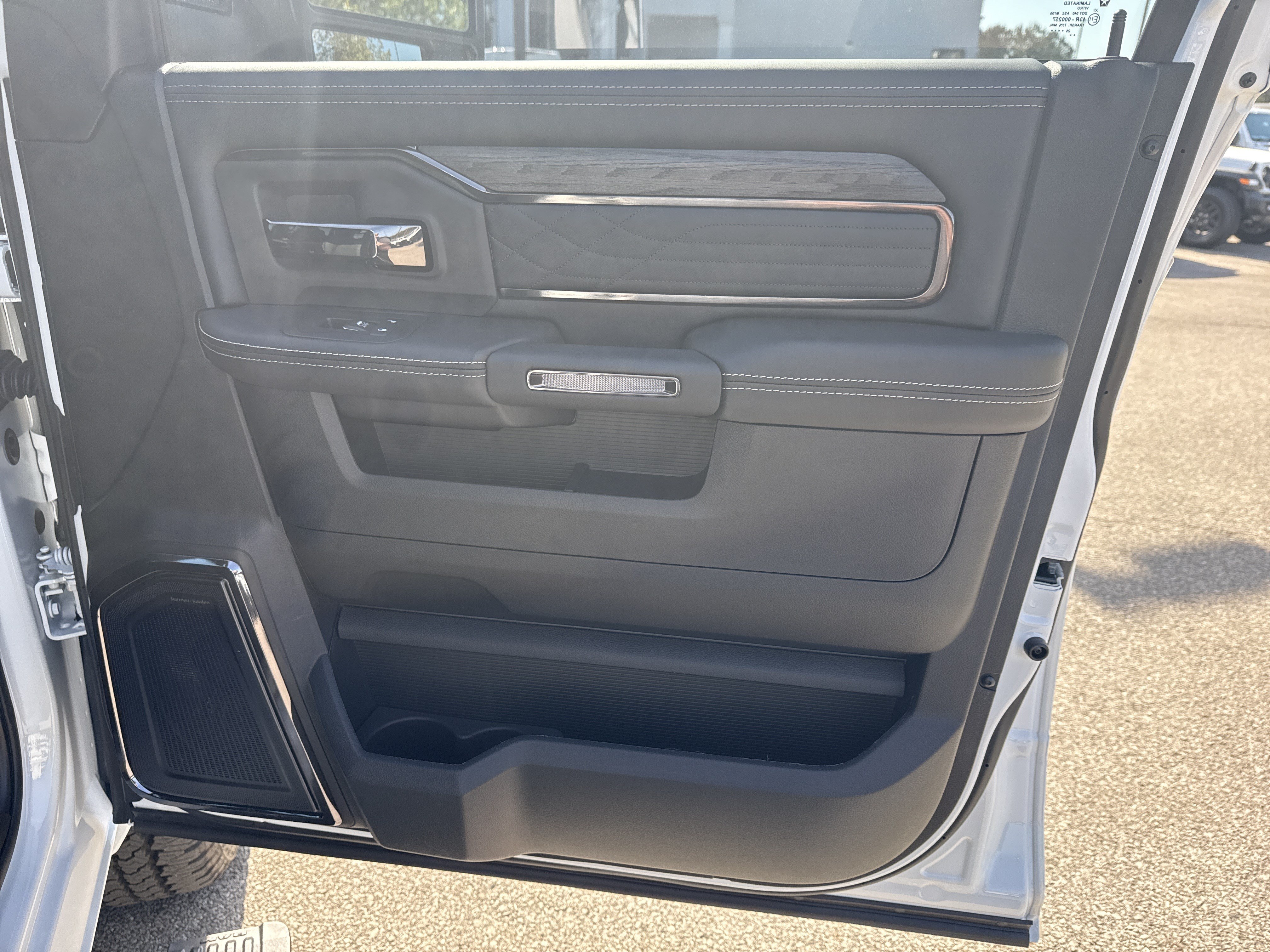 New 2026 RAM 2500 Limited AWD/4WD image 15