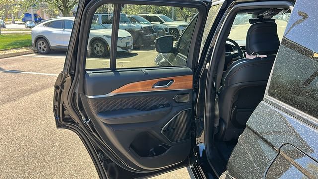 Used 2023 Jeep Grand Cherokee Summit AWD/4WD image 23