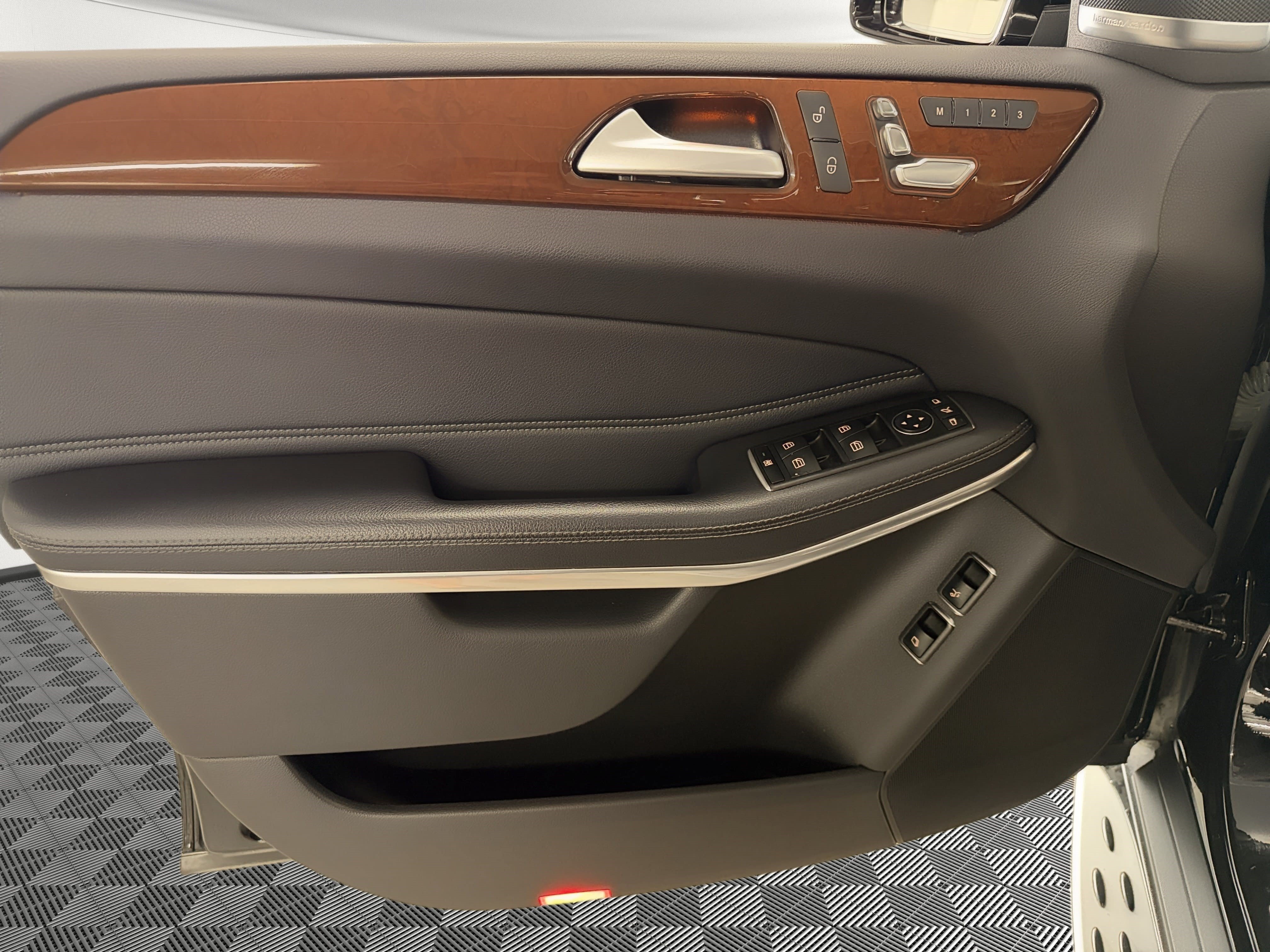 Used 2019 Mercedes-Benz GLS 550 4MATIC image 14
