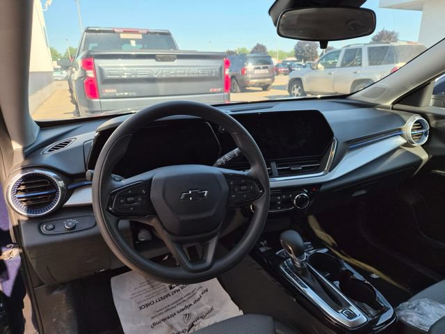 Used 2024 Chevrolet Trax LT FWD image 10