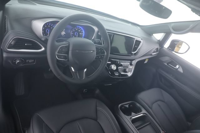 New 2027 Chrysler Pacifica Select FWD image 17