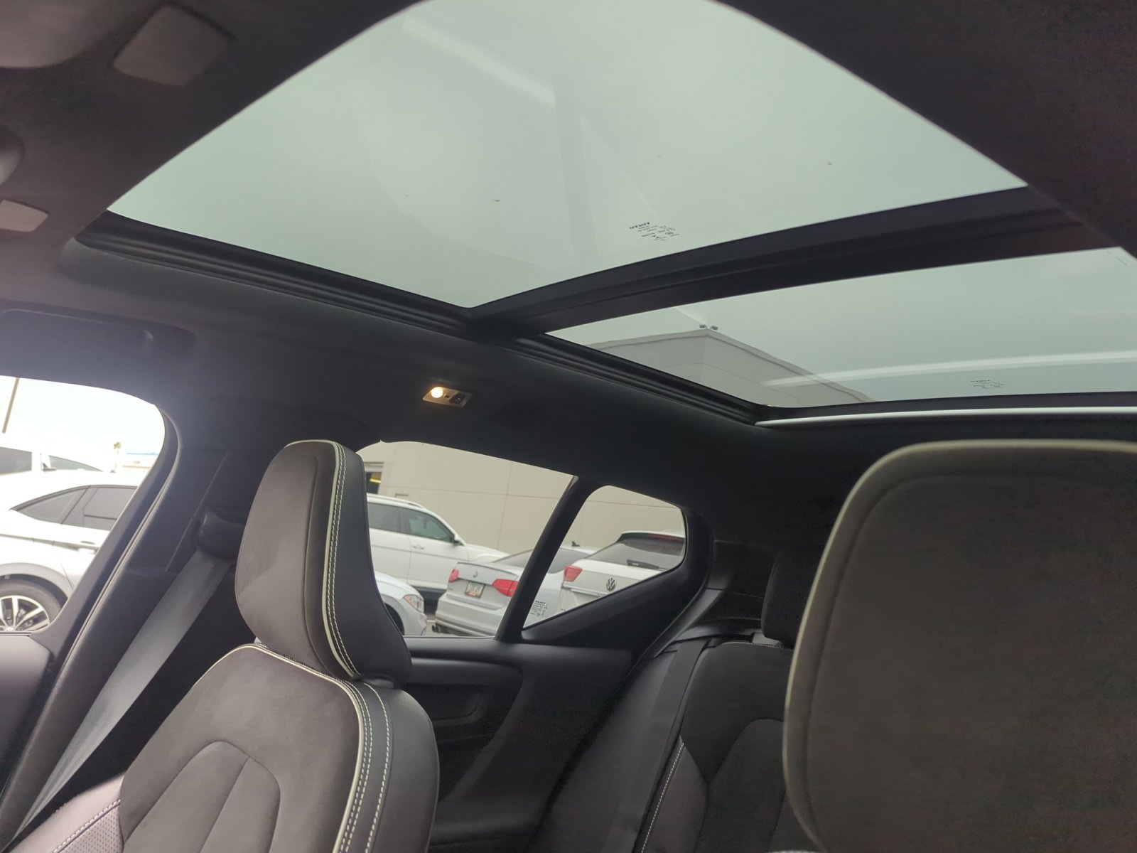 Used 2021 Volvo XC40 T5 R-Design w/ Climate Package image 31