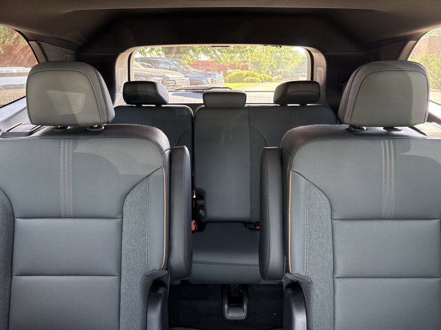 New 2026 GMC Acadia AT4 w/ Luxury Package AWD/4WD image 17