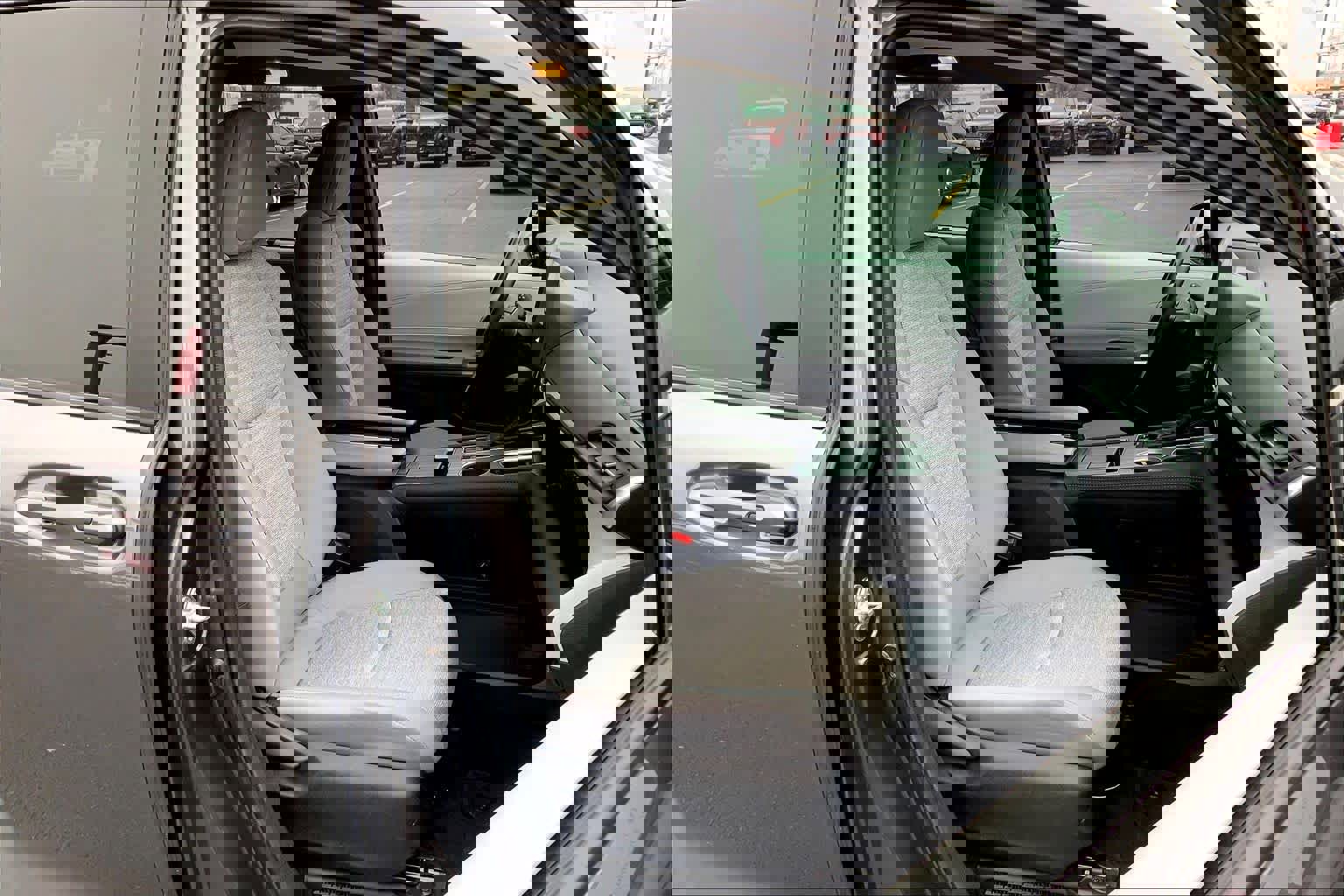 Used 2025 Toyota Sienna LE image 9