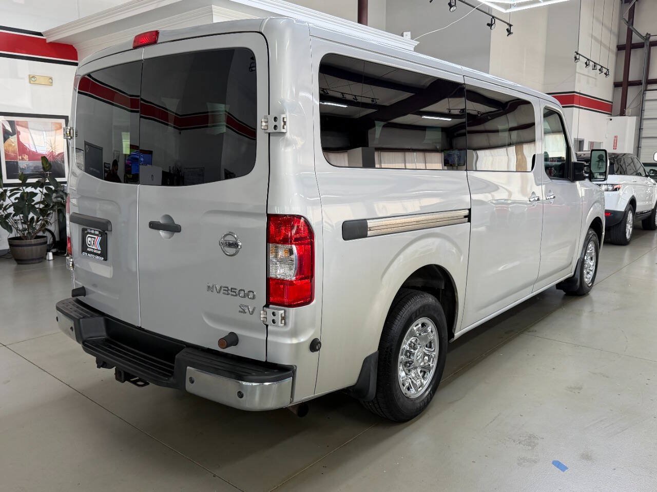 Used 2017 Nissan NV 3500 SV w/ SV Technology Package RWD image 2