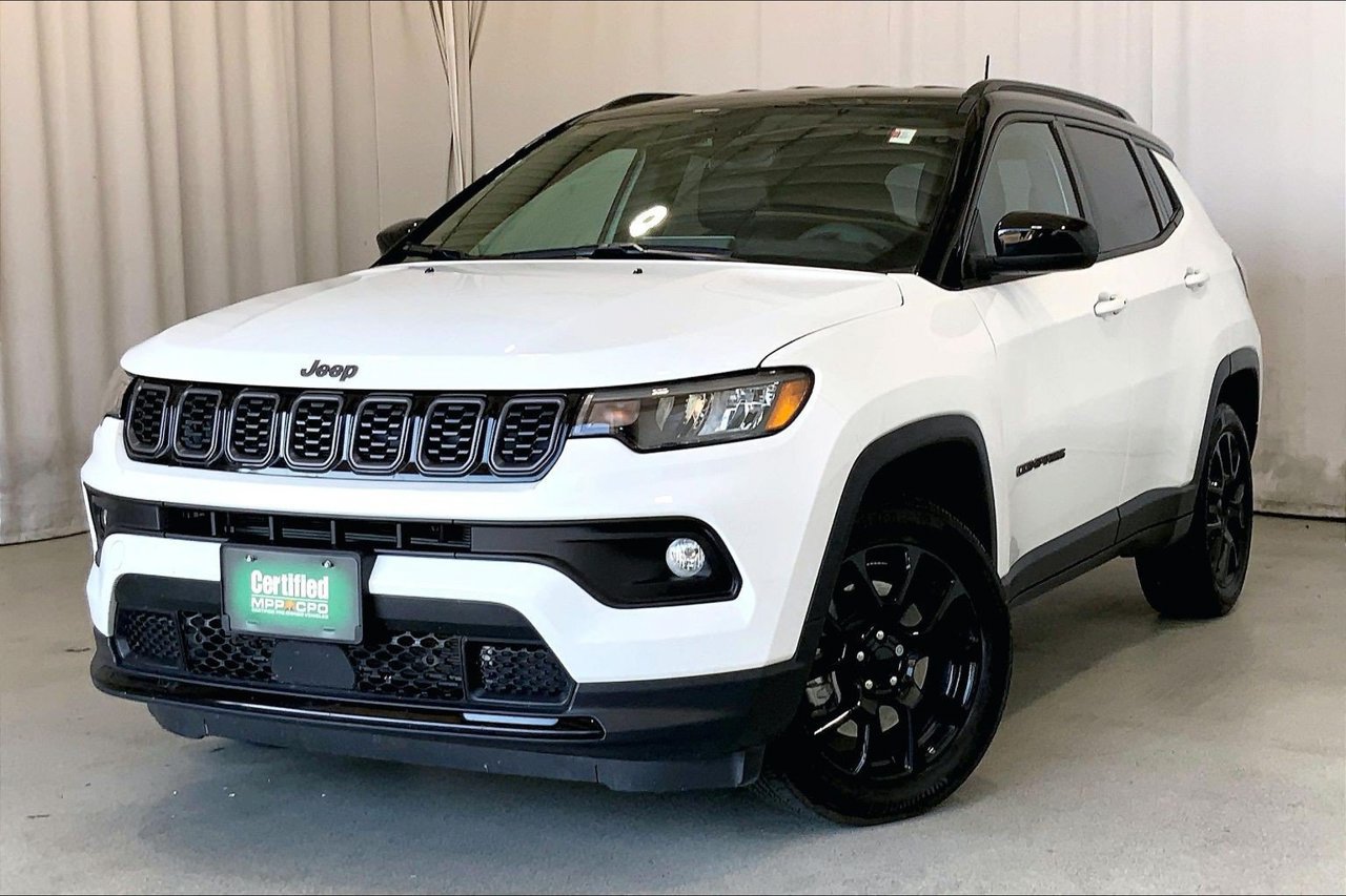 Used 2024 Jeep Compass Latitude w/ Altitude Special Edition AWD/4WD image 11