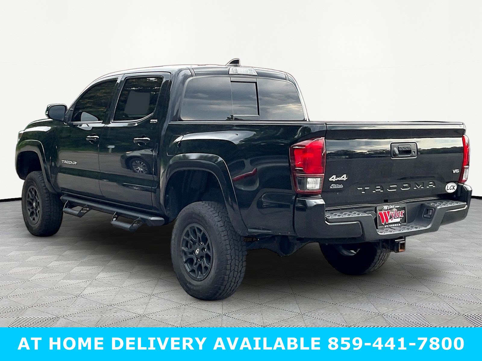 Used 2021 Toyota Tacoma SR5 w/ Technology Package AWD/4WD image 4