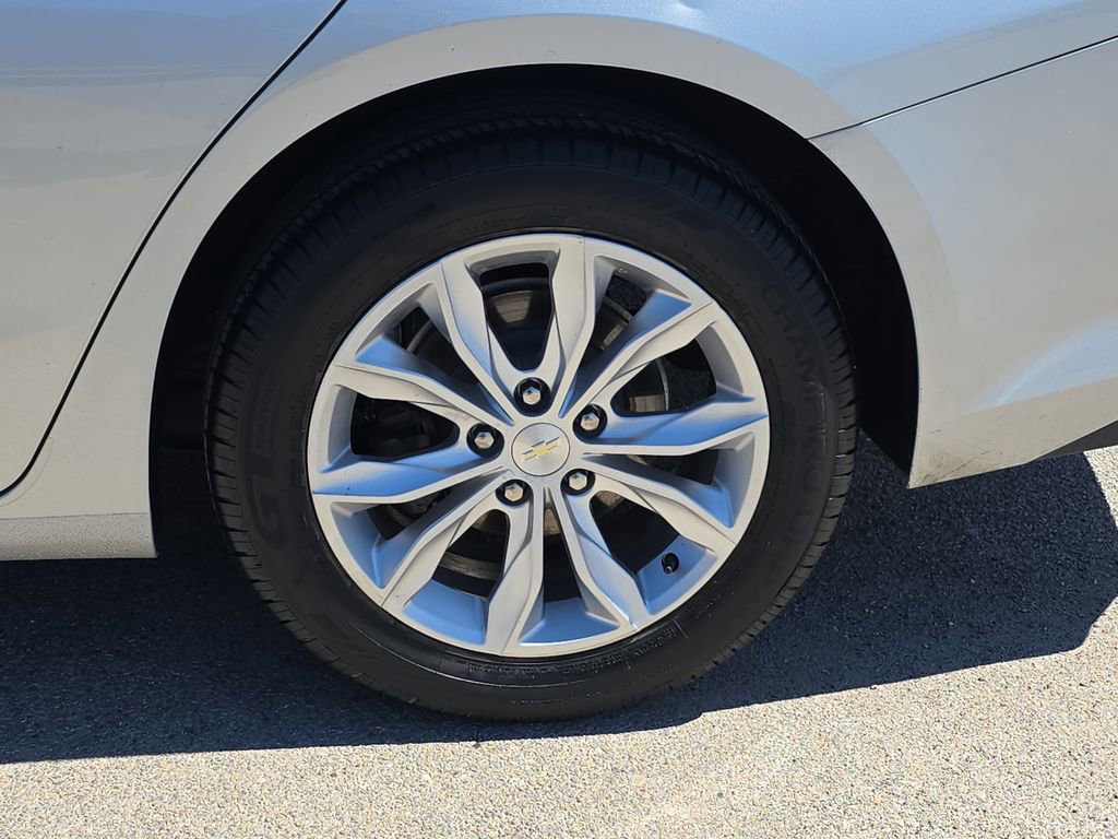 Used 2020 Chevrolet Malibu LT image 30