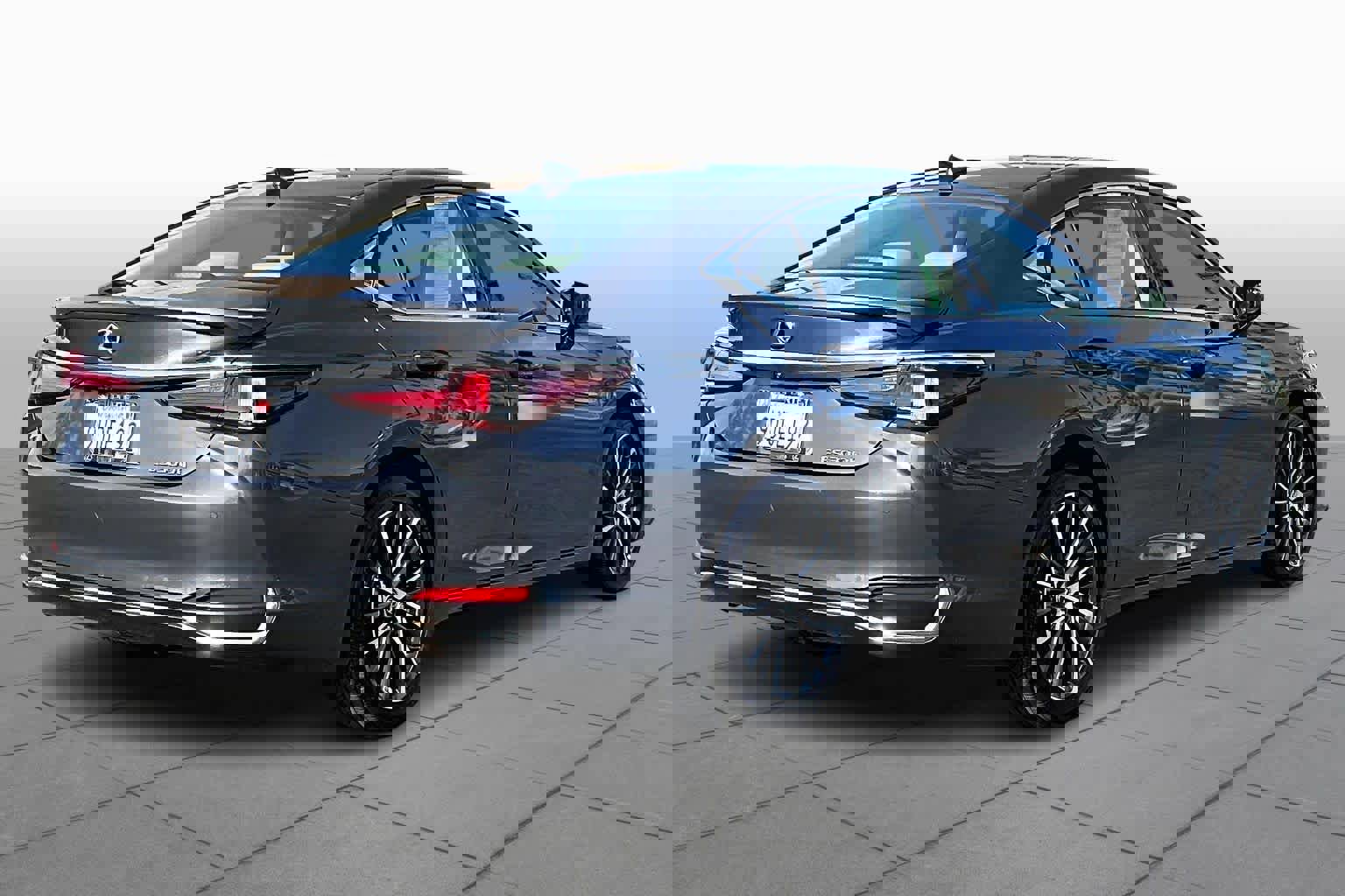 Certified 2025 Lexus ES 300h w/ Premium Package image 12