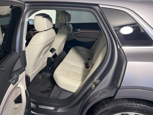 Used 2019 Audi e-tron Prestige w/ Prestige Package image 23