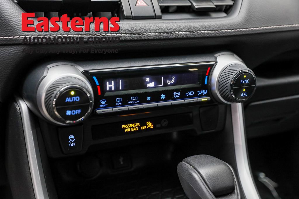 Used 2021 Toyota RAV4 LE image 19