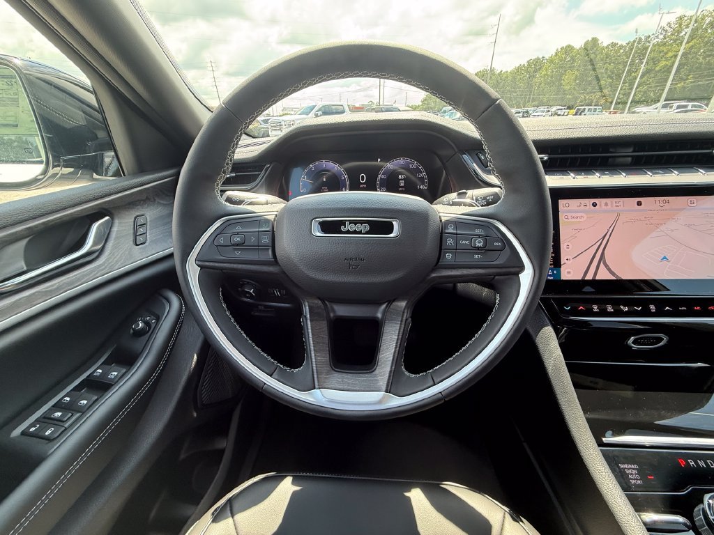 New 2026 Jeep Grand Cherokee Limited w/ Limited Altitude Package AWD/4WD image 9