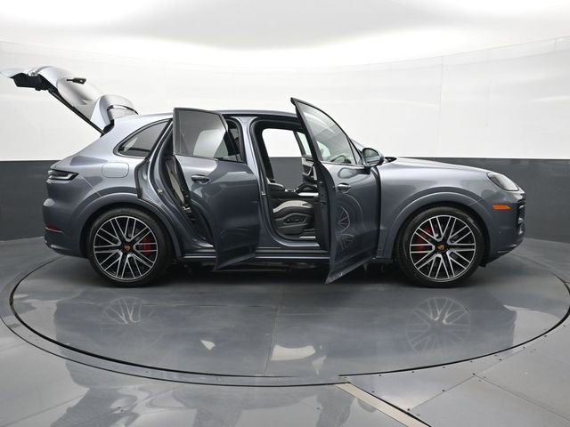 New 2026 Porsche Cayenne GTS AWD/4WD image 34