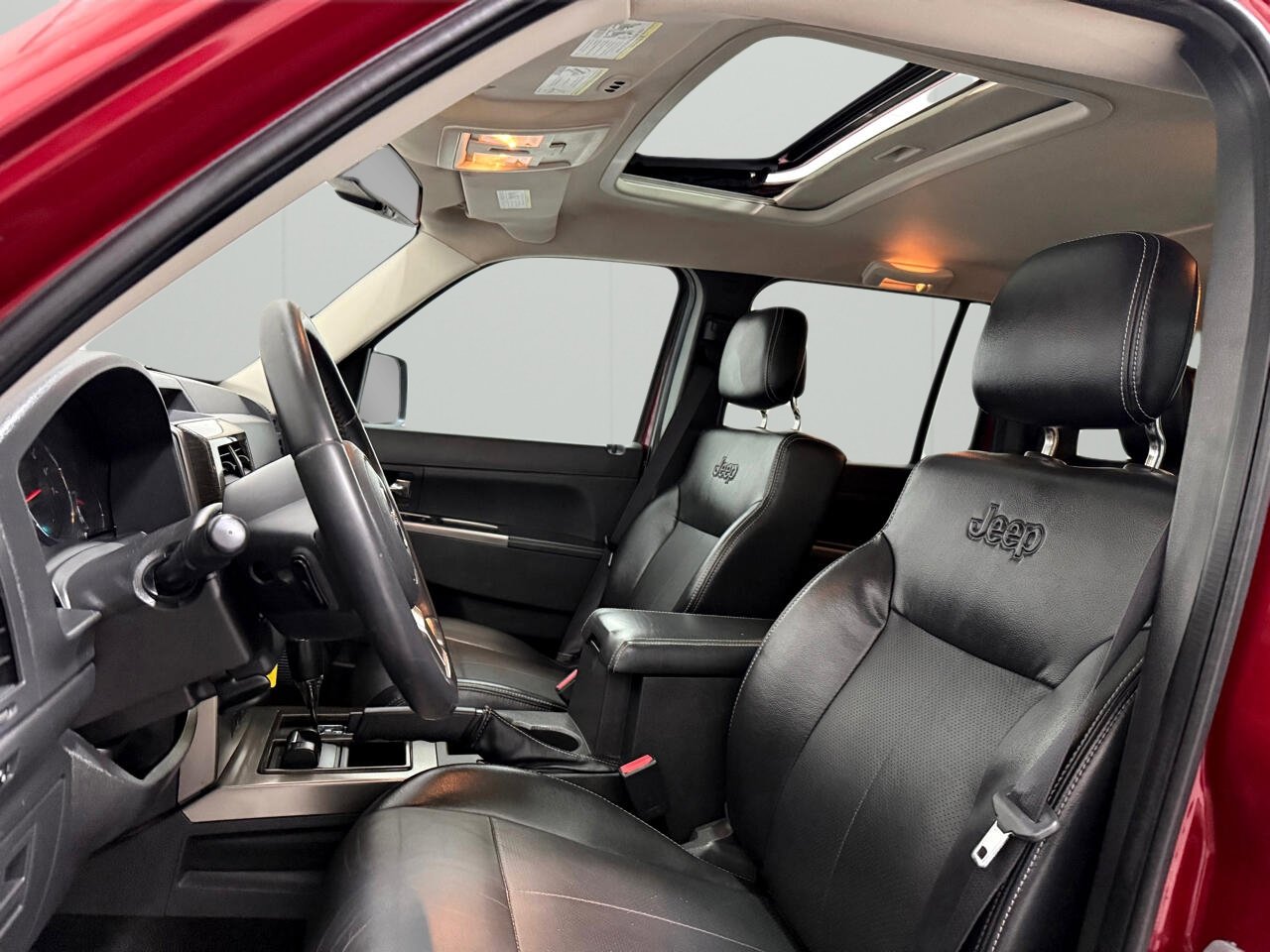 Used 2012 Jeep Liberty Limited Jet image 27