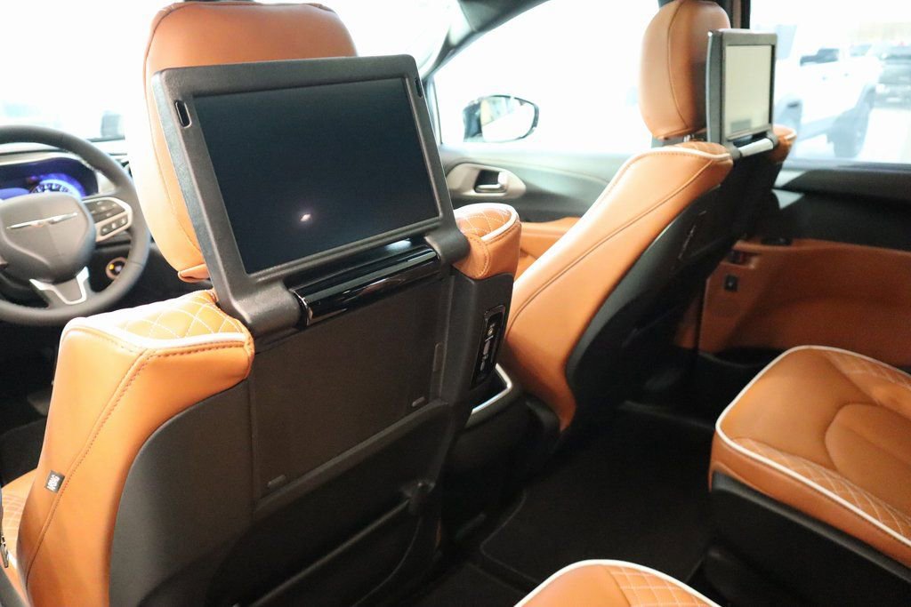 New 2026 Chrysler Pacifica Pinnacle FWD image 15