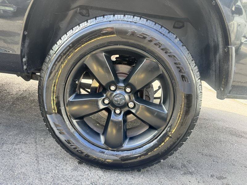 Used 2018 RAM 1500 Express w/ Black Ram 1500 Express Group AWD/4WD image 24