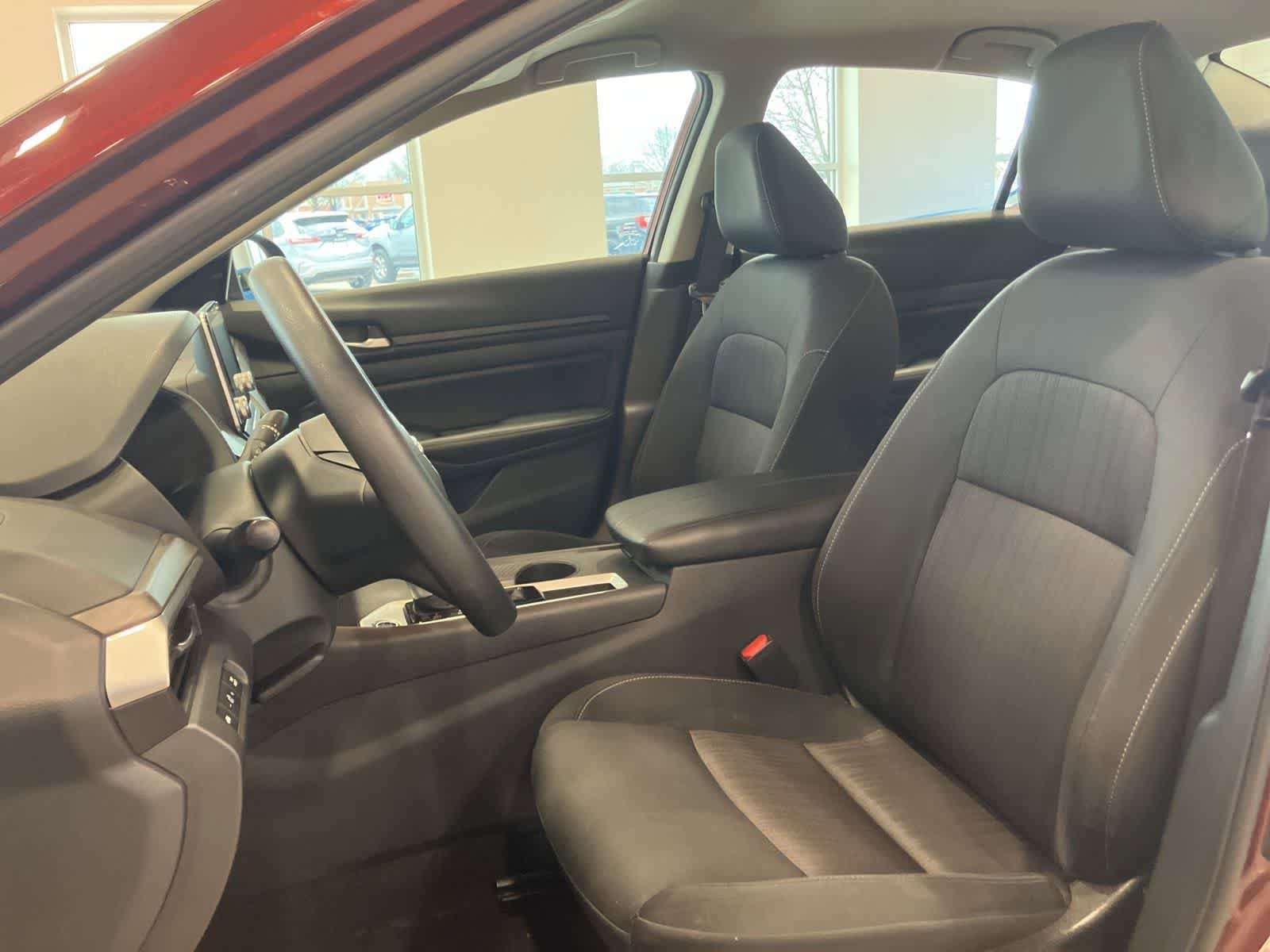 Used 2025 Nissan Altima 2.5 SV FWD image 10