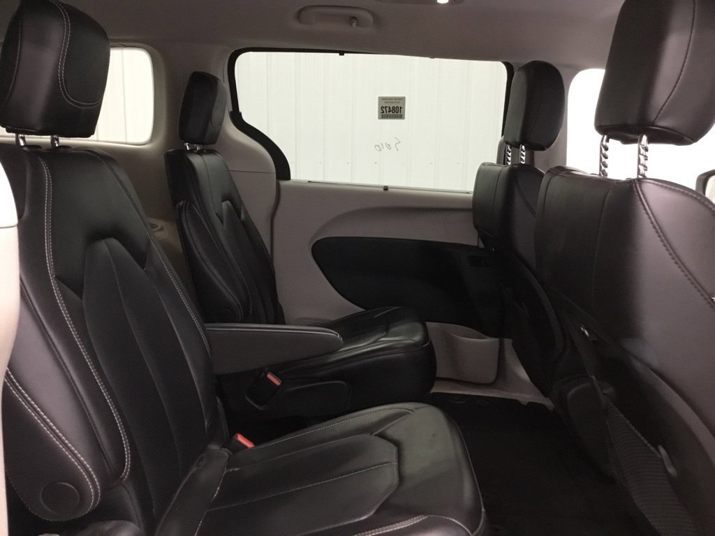 Used 2023 Chrysler Pacifica Touring-L AWD/4WD image 17