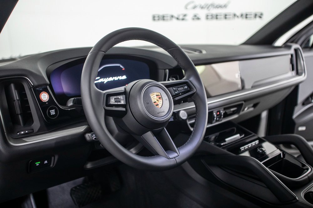 Used 2025 Porsche Cayenne image 20