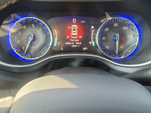 Used 2024 Chrysler Pacifica Touring-L FWD image 24