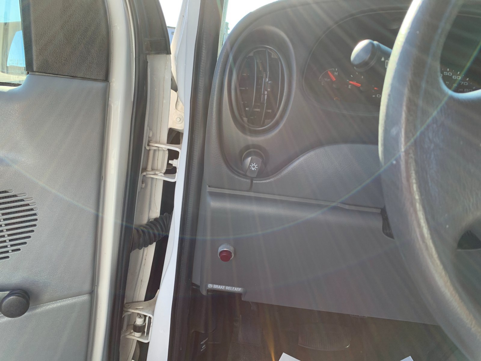 Used 2006 Ford E-350 and Econoline 350 Super Duty RWD image 15