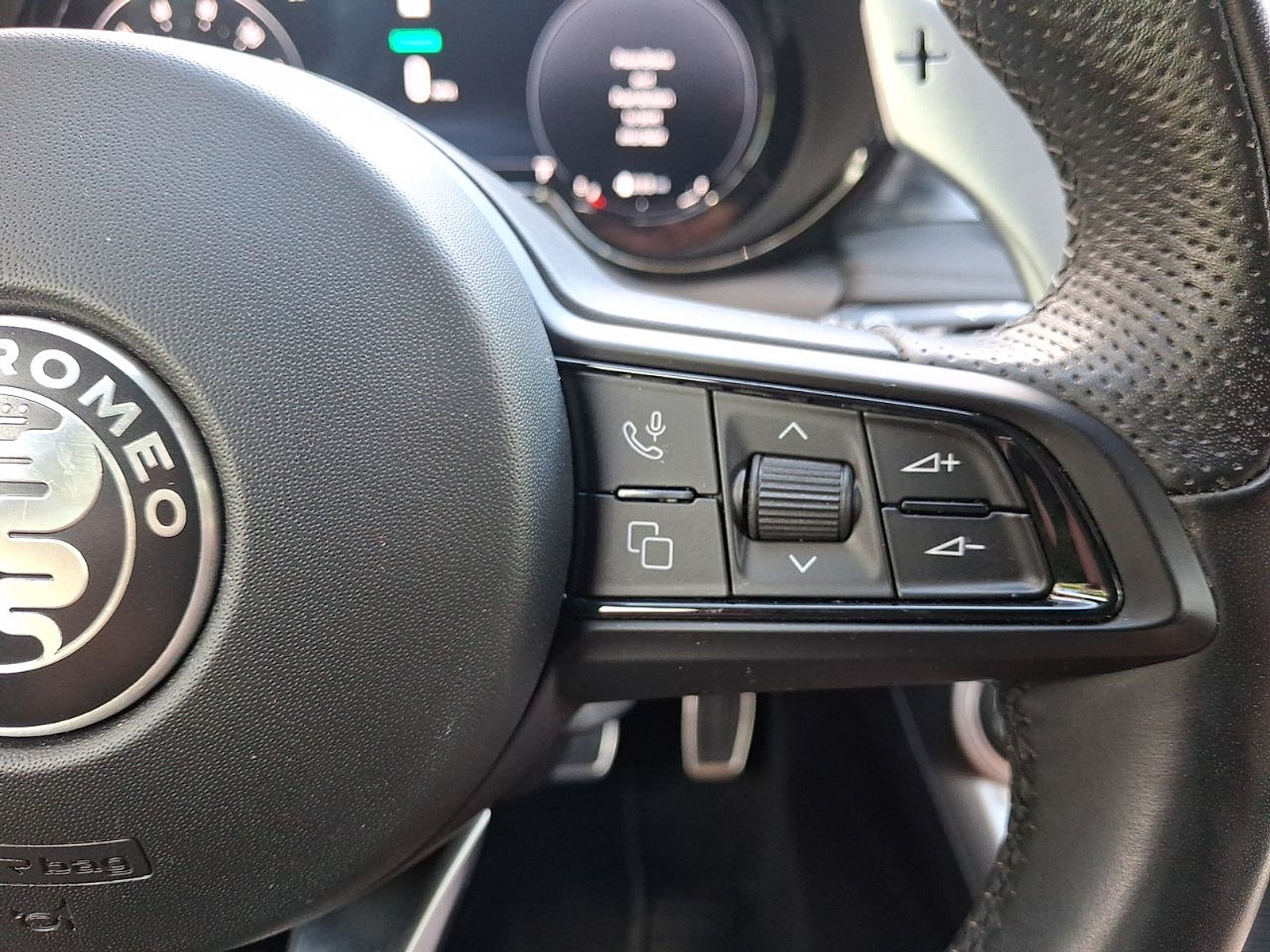 Used 2024 Alfa Romeo Tonale Veloce AWD/4WD image 18