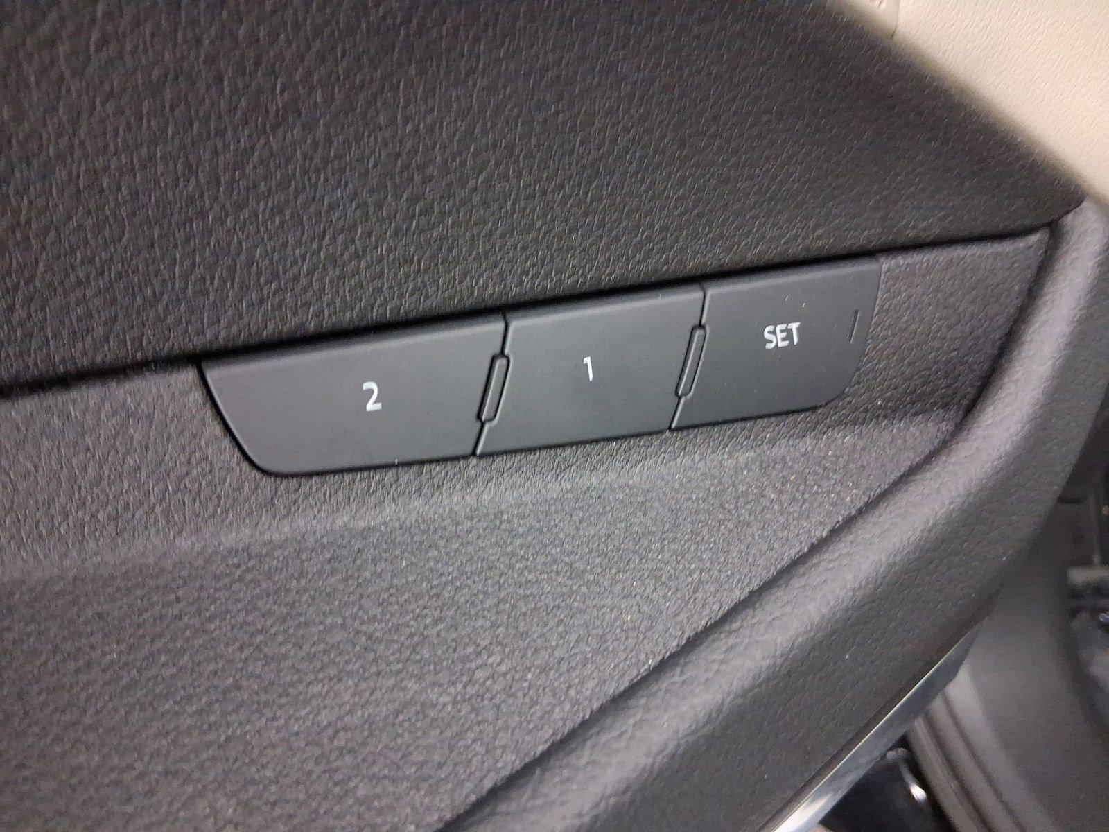 Used 2022 Audi e-tron Premium Plus image 19