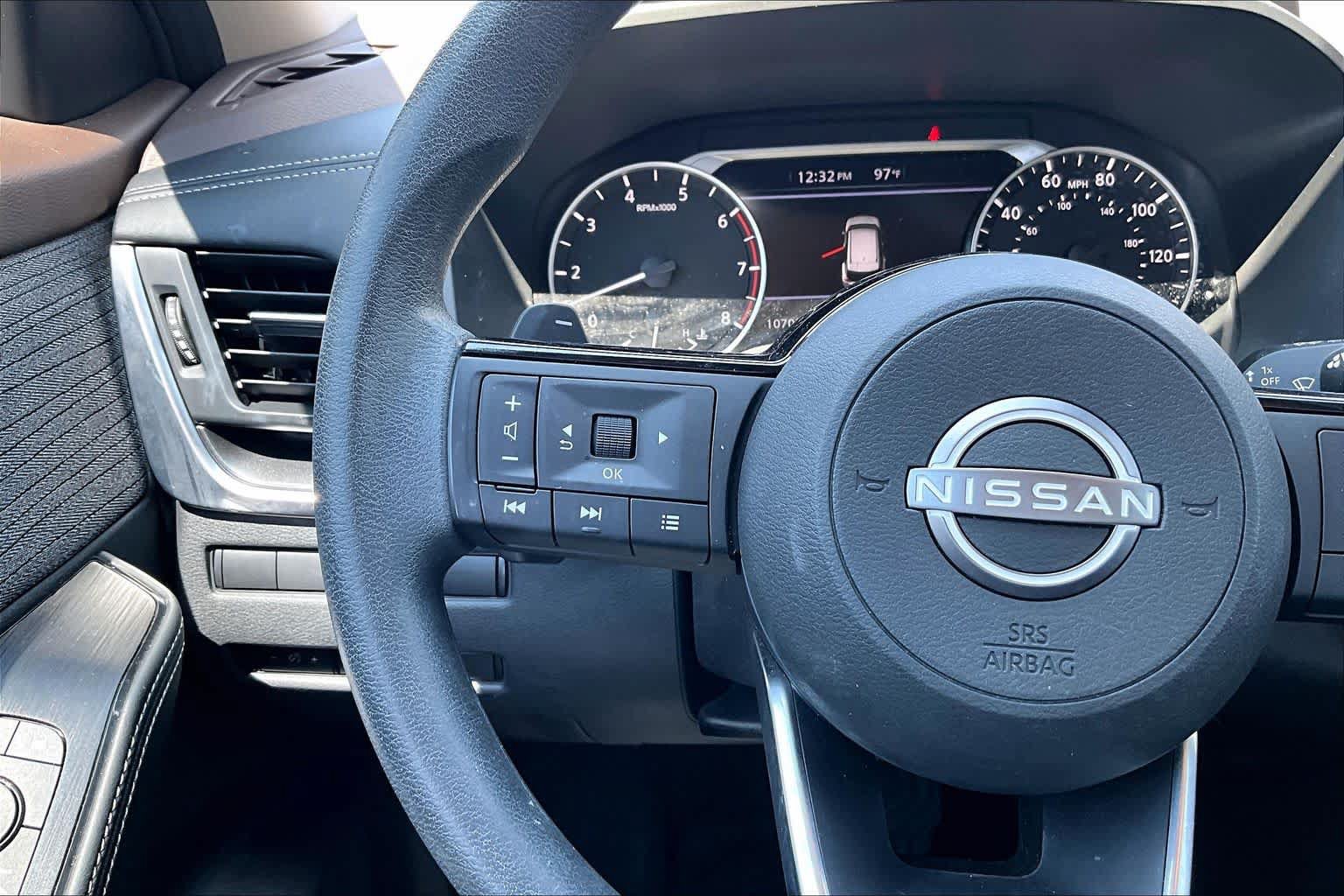 Certified 2023 Nissan Rogue SV FWD image 19