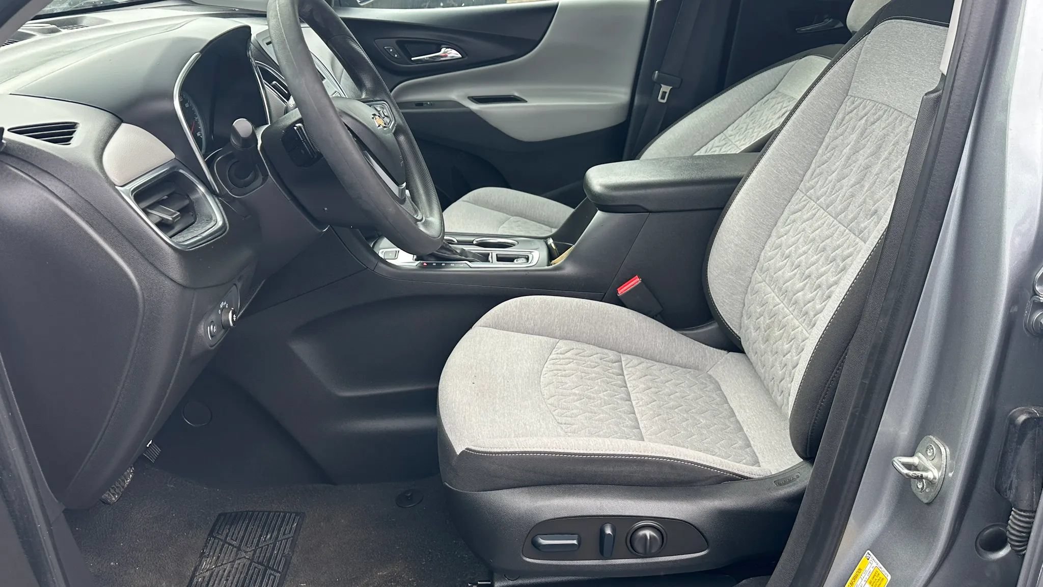 Used 2023 Chevrolet Equinox LS AWD/4WD image 10