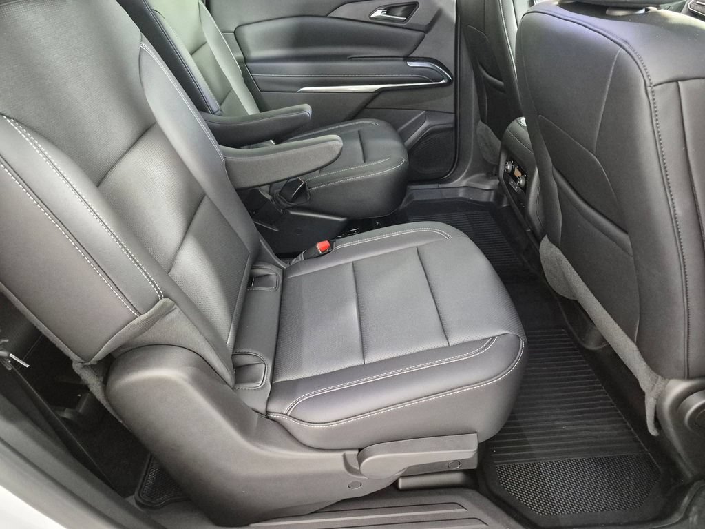 Used 2025 Chevrolet Traverse LT w/ Driver Confidence Package FWD image 31