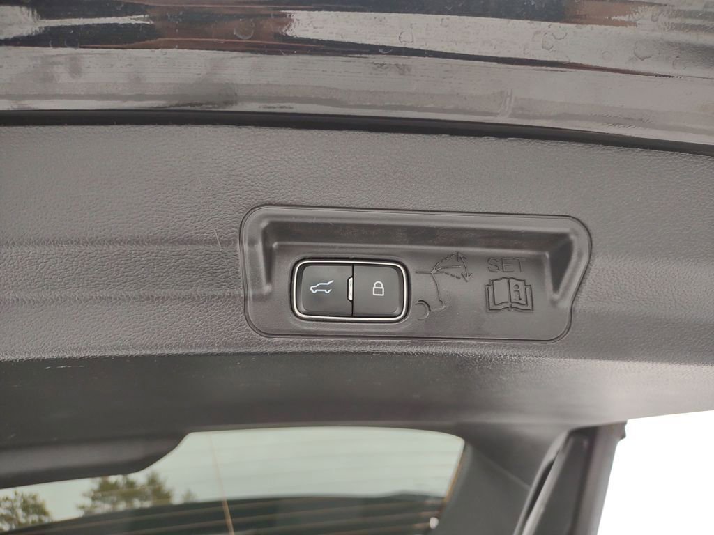 Used 2022 Ford Explorer XLT w/ Equipment Group 202A image 33