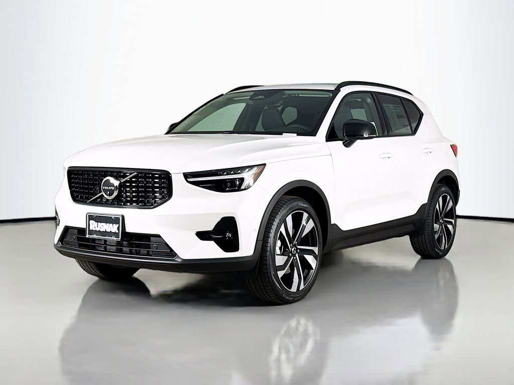 New 2026 Volvo XC40 B5 Ultra w/ Climate Package image 3