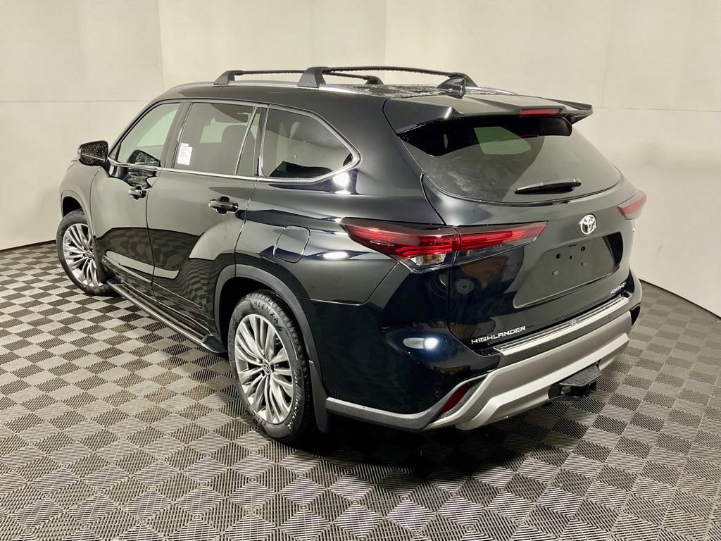 New 2026 Toyota Highlander Platinum image 12